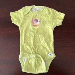 Newborn onesie 👶🏻